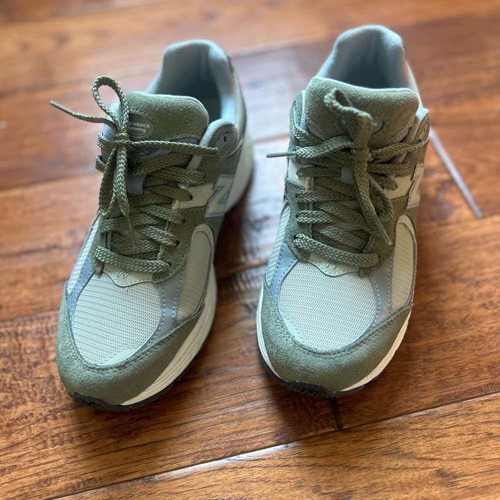 Women’s New Balance 2002R Sneakers - Picture 2 of 13